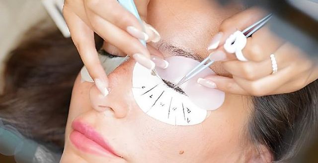 Brows and lashes treatment
